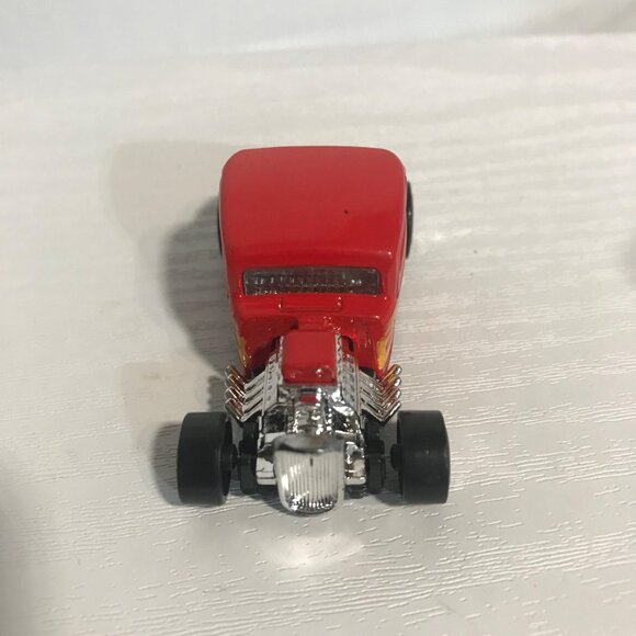 Hot Wheels 1932 Ford Red Hot Rod Die-Cast Car With Flame Decals 1997 Model - Picture 2 of 4